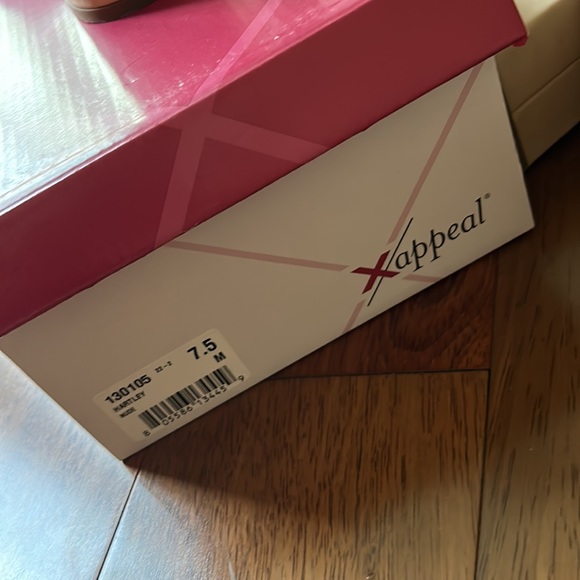 🎉HP🎉 Women’s strap sandals, heels in nude size 7.5. - Picture 13 of 14